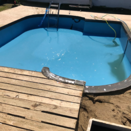 Accessoires indispensables pour l'entretien de votre piscine : produits et outils Les Lilas